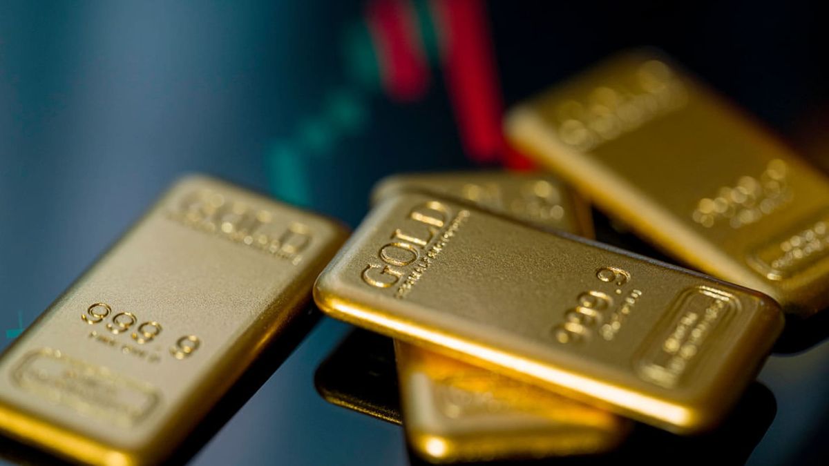 Gold slumps to 6-month low even as inflation fears rise. Here’s why bullion is out of favor