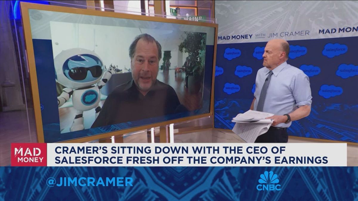 Salesforce shares fall as software maker shows pockets of weakness 1 Salesforce CEO Marc Benioff goes one-on-one with Jim Cramer