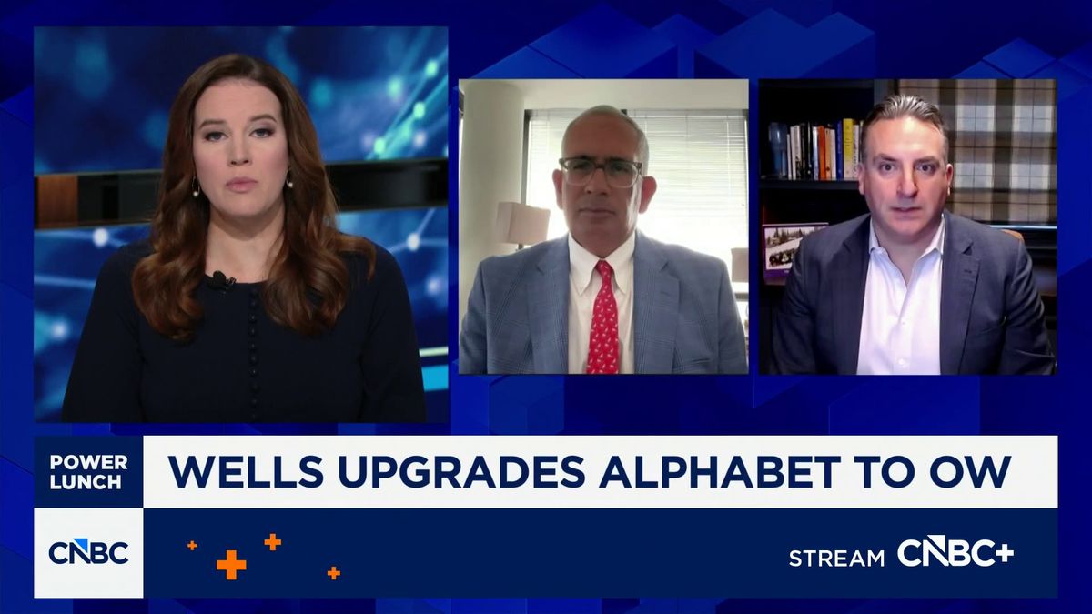 Google sells partial stake in fiber business, becomes minority owner of new venture 1 Google has the capacity advantage to drive upside over Street estimates: Wells Fargo's Ken Gawrelski