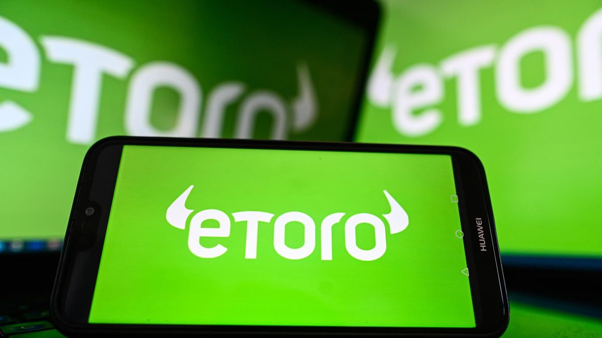 Stock and crypto trading site eToro prices IPO at  per share ahead of Nasdaq debut
