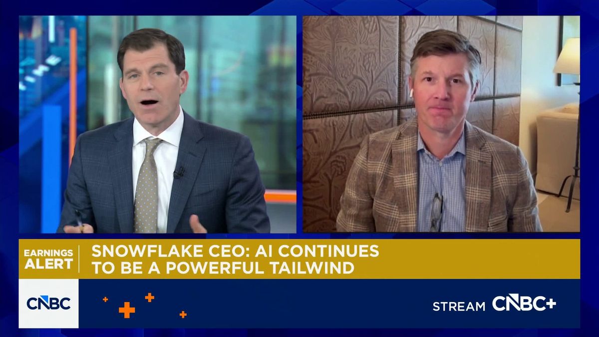 Software stocks wrap up best month since 2001 as talk of 'SaaSpocalypse' subsides 1 Snowflake is a huge winner in AI, says Jefferies' Brent Thill