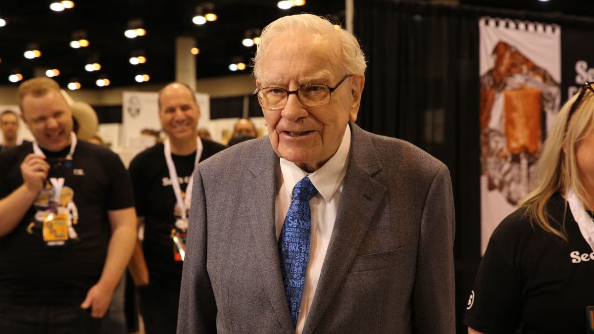Warren Buffett calls the late Charlie Munger ‘part older brother, part loving father’ in heartfelt tribute Warren Buffett calls the late Charlie Munger ‘part older brother, part loving father’ in heartfelt tribute