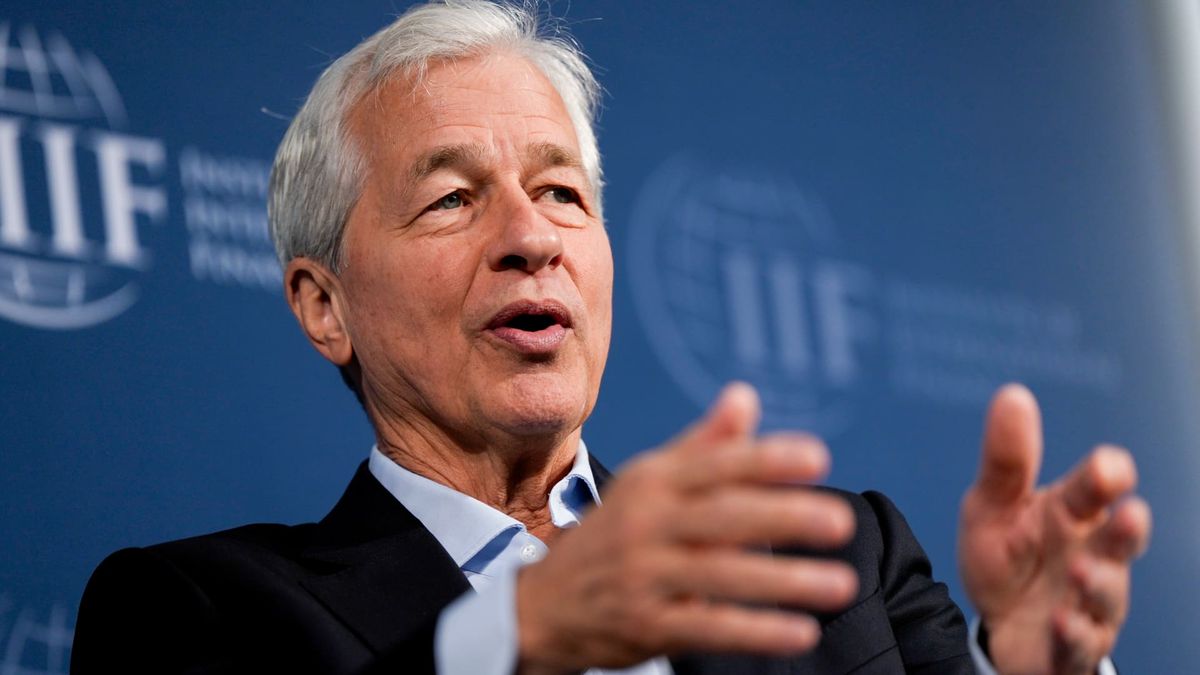 Big banks like JPMorgan Chase and Goldman Sachs are already using AI to hire fewer people Big banks like JPMorgan Chase and Goldman Sachs are already using AI to hire fewer people