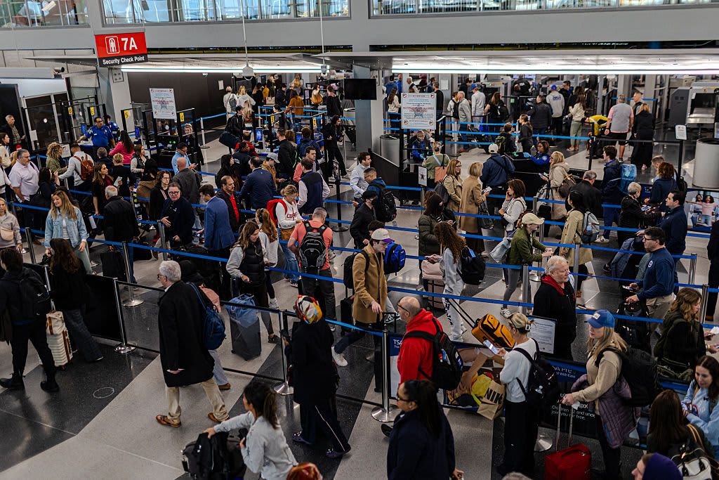Airlines cancel more than 700 U.S. flights as FAA-ordered shutdown cuts begin 1 How the government shutdown will affect your air travel plans