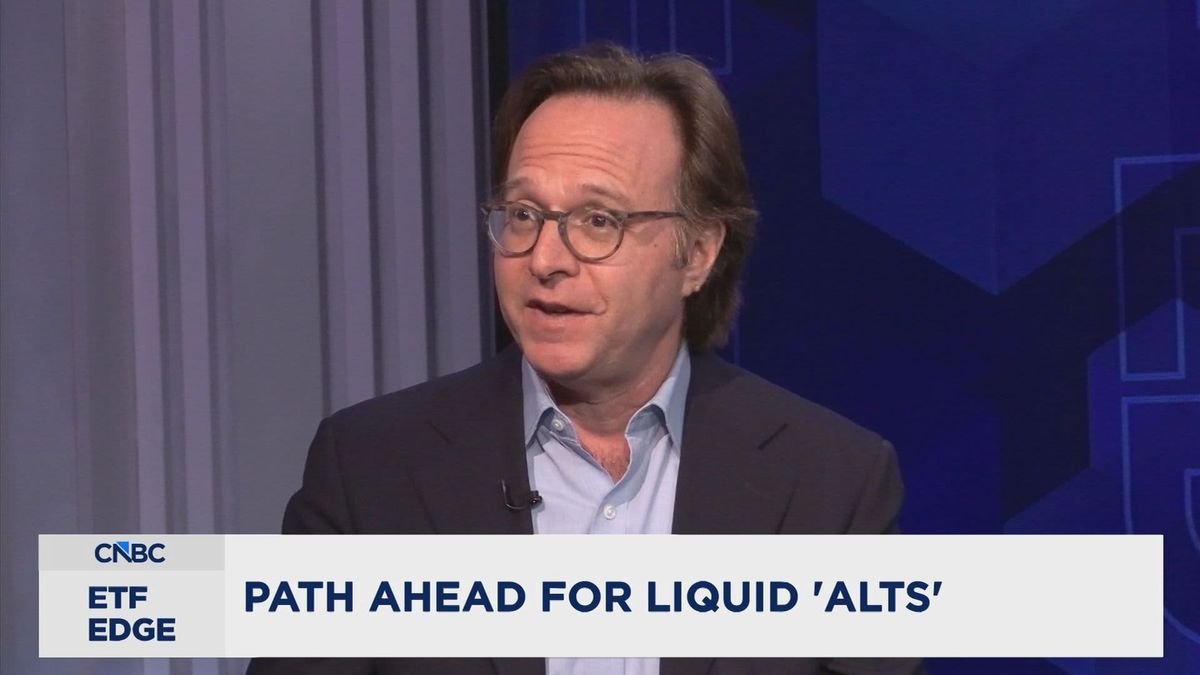 BlackRock rips page from hedge fund playbook, applies it to exchange-traded funds 1 BlackRock’s Jeffrey Rosenberg explains - what exactly defines ‘alts’ - and why they’re climbing in popularity in the ETF space