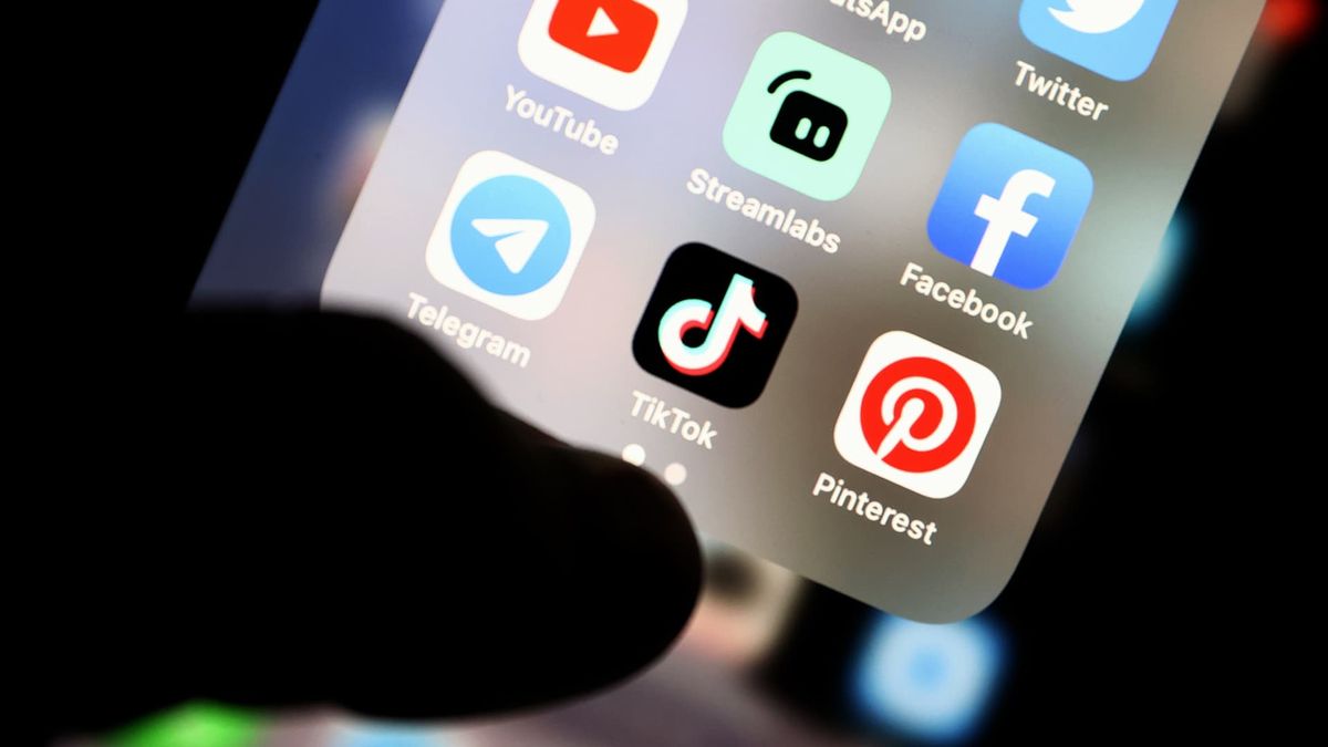Pinterest shares drop on weak outlook, revenue miss