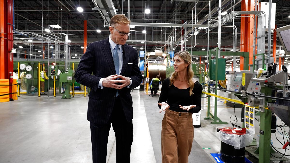 Corning shares jump 4% after company strikes deal to power Amazon AI data centers in U.S. 1 How Apple glassmaker Corning won a $6 billion AI infrastructure deal with Meta
