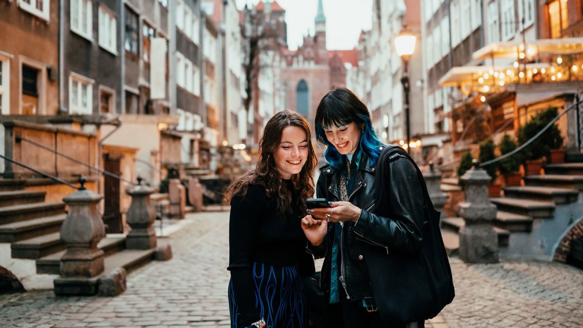 Using my phone as a Paris guidebook cost me  — here’s how to save on your bill when traveling abroad