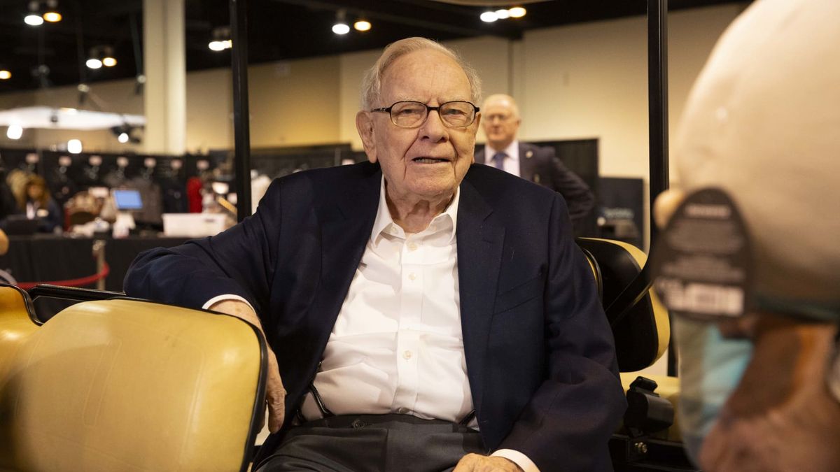 Warren Buffett’s top stock picks and Berkshire Hathaway come with 15% income bonus in this new fund