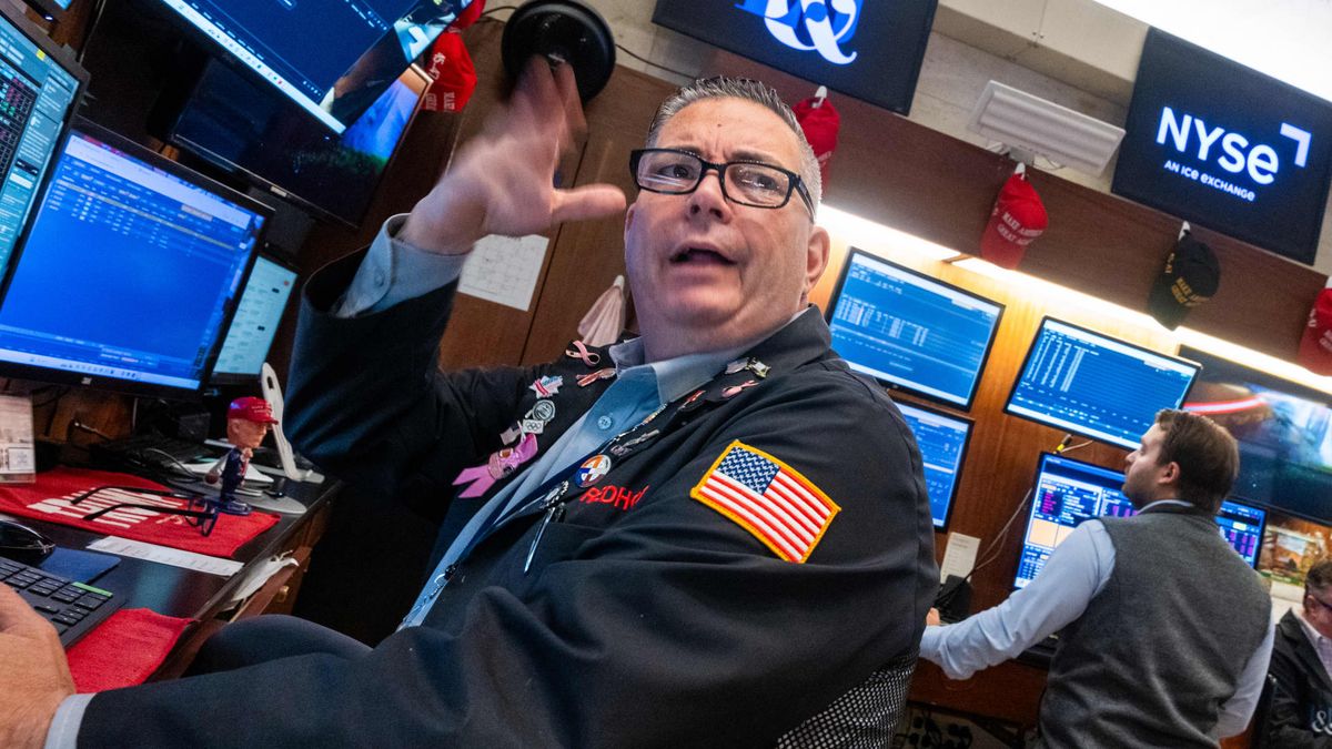 Apple’s AI leadership, Costco’s tariff lawsuit, Cyber Monday Shopify outage and more in Morning Squawk Apple’s AI leadership, Costco’s tariff lawsuit, Cyber Monday Shopify outage and more in Morning Squawk