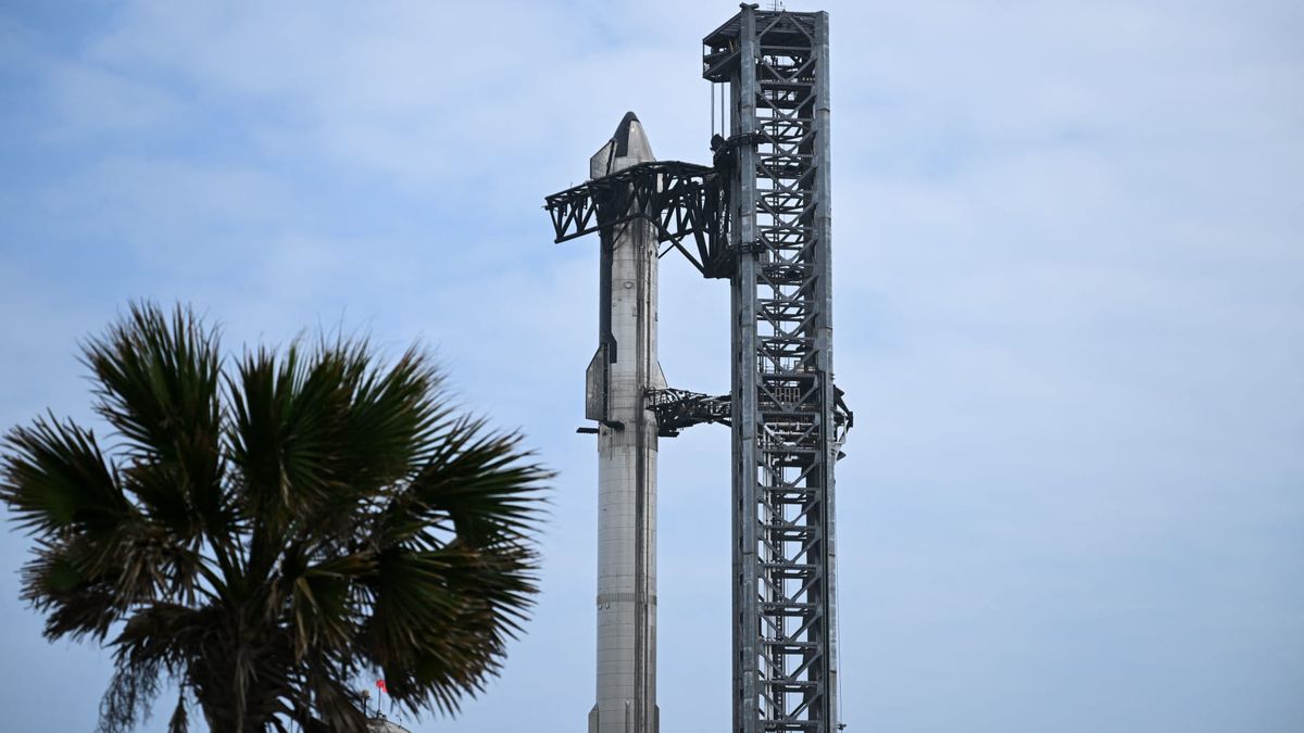 SpaceX’s Starship explodes during routine test in Texas