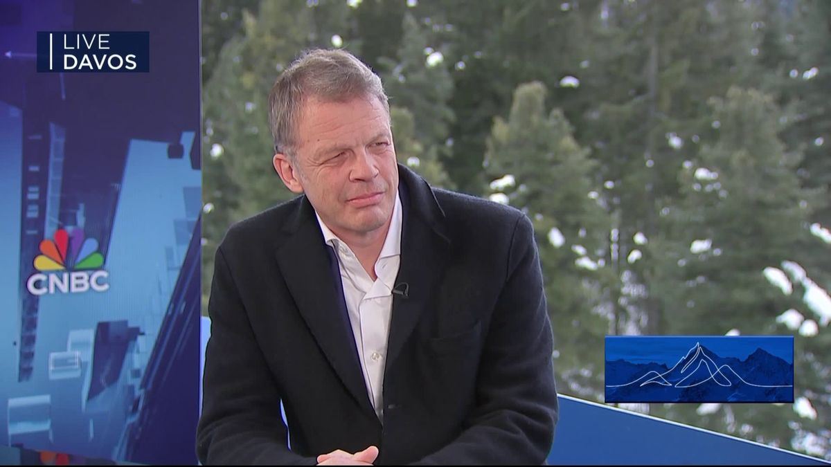 Deutsche Bank CEO says acquisitions not a 'priority' as Commerzbank rumors swirl 1 Watch CNBC's full interview with Deutsche Bank CEO Christian Sewing
