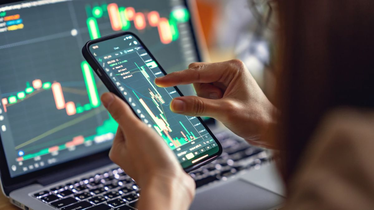 Bitcoin rebounds from its worst week in more than a year, jumping above ,000