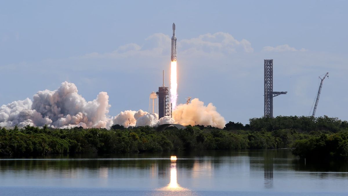 Mega-IPOs could signal market top, say analysts as SpaceX and OpenAI prep record floats Mega-IPOs could signal market top, say analysts as SpaceX and OpenAI prep record floats