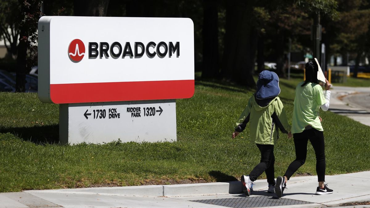 Stocks making the biggest moves midday: PagerDuty, Dell, Tesla, Broadcom and more Stocks making the biggest moves midday: PagerDuty, Dell, Tesla, Broadcom and more