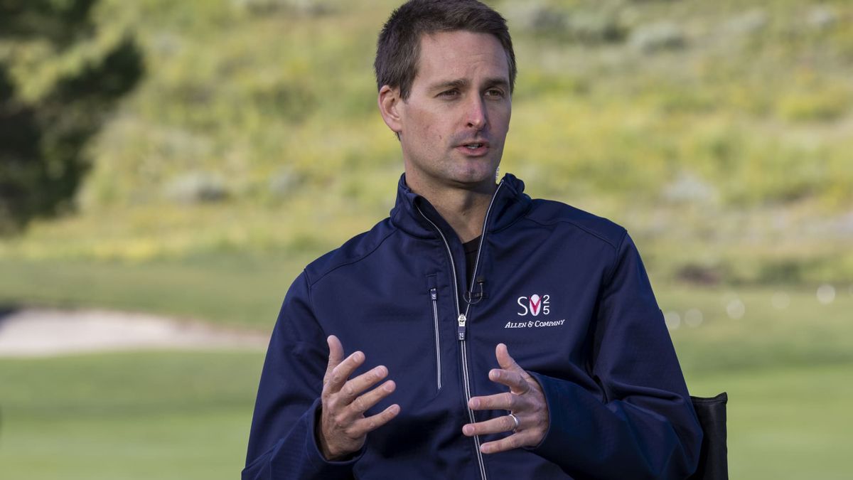 Snap shares rocket 15% on strong forecast, 0 million Perplexity deal Snap shares rocket 15% on strong forecast, 0 million Perplexity deal