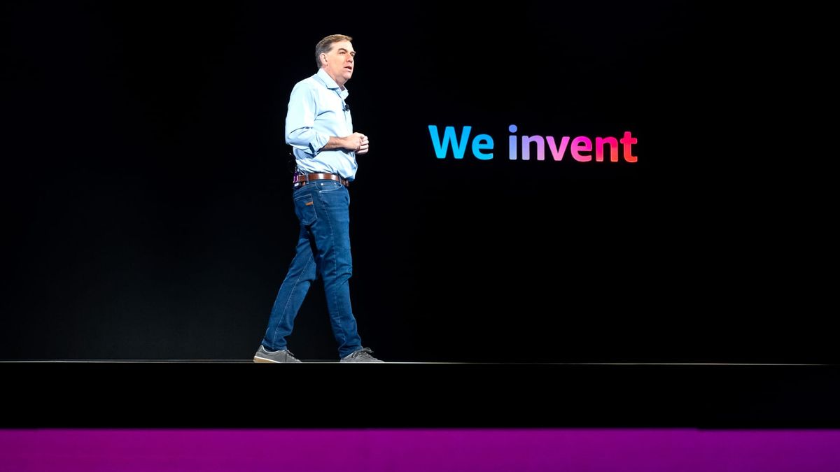 Amazon fourth-quarter cloud revenue falls just shy of Wall Street estimates Amazon fourth-quarter cloud revenue falls just shy of Wall Street estimates