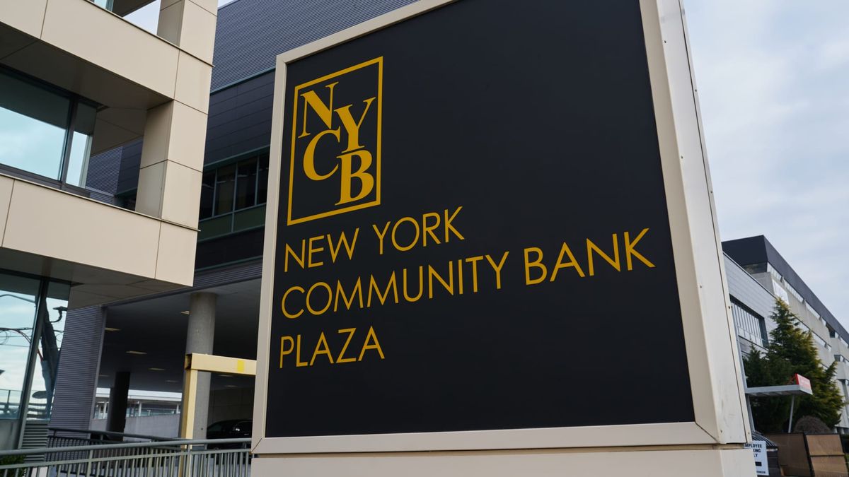 NYCB shares whipsaw after bank picks new chairman, Moody’s downgrades bank’s credit to junk