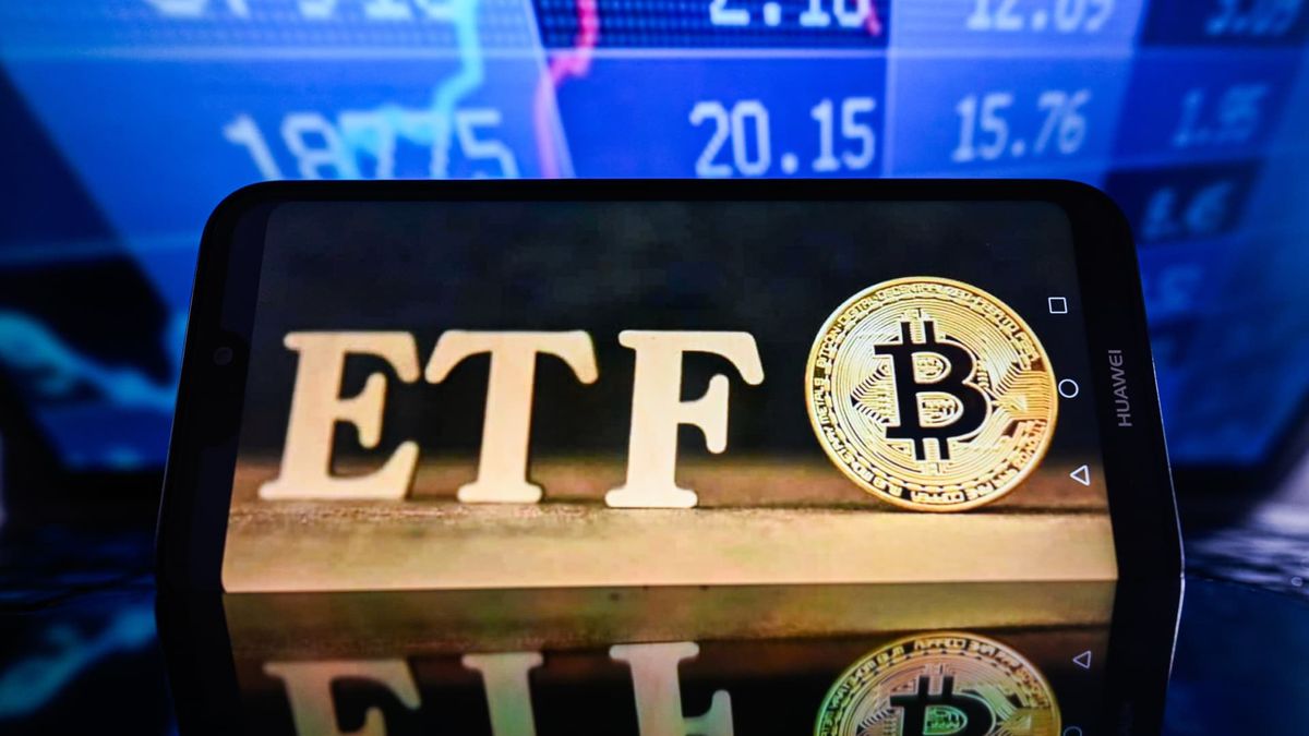 Cryptocurrency investors eagerly awaiting SEC ruling on bitcoin ETFs Cryptocurrency investors eagerly awaiting SEC ruling on bitcoin ETFs