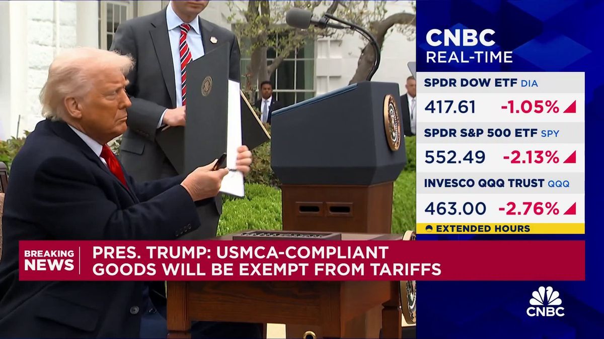 Apple leads a drop in tech stocks after Trump tariff announcement 1 Pres. Trump signs executive orders for reciprocal tariffs