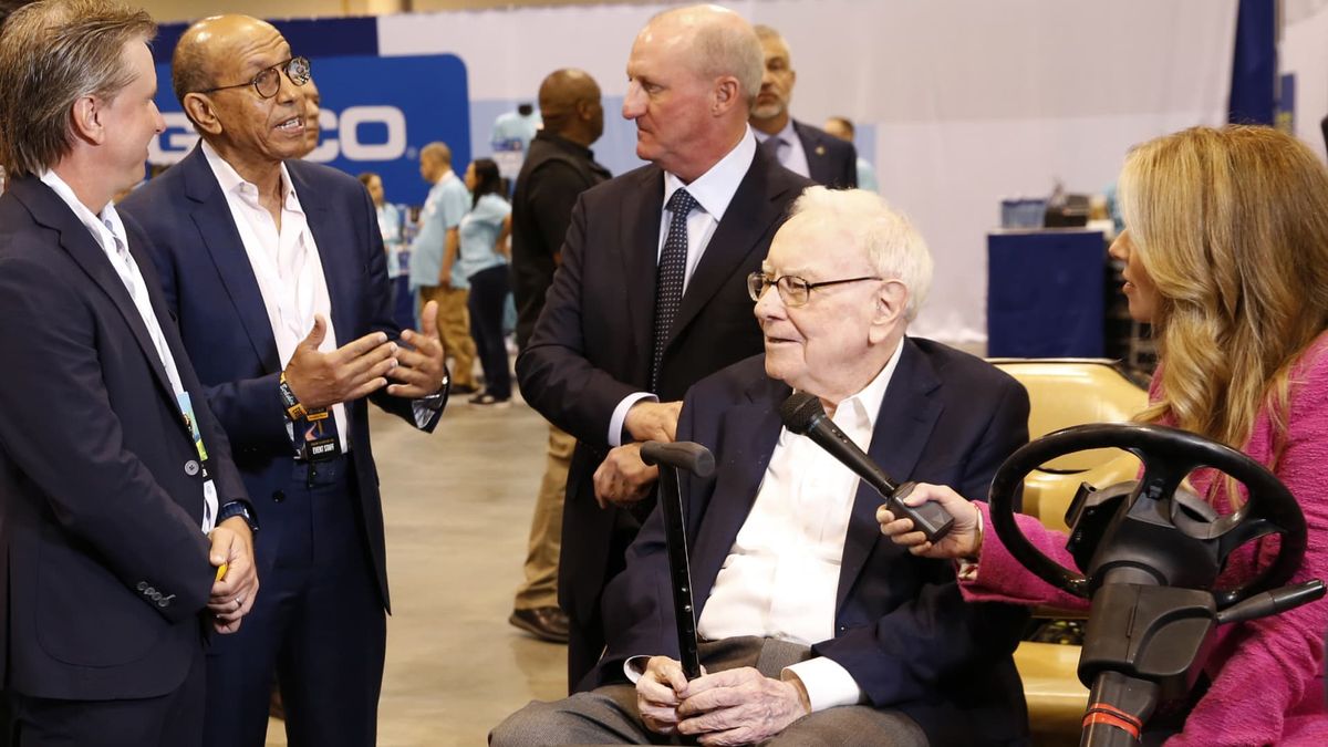 Berkshire Hathaway shares drop nearly 5% after poor fourth-quarter results, no bold moves by new CEO Abel Berkshire Hathaway shares drop nearly 5% after poor fourth-quarter results, no bold moves by new CEO Abel