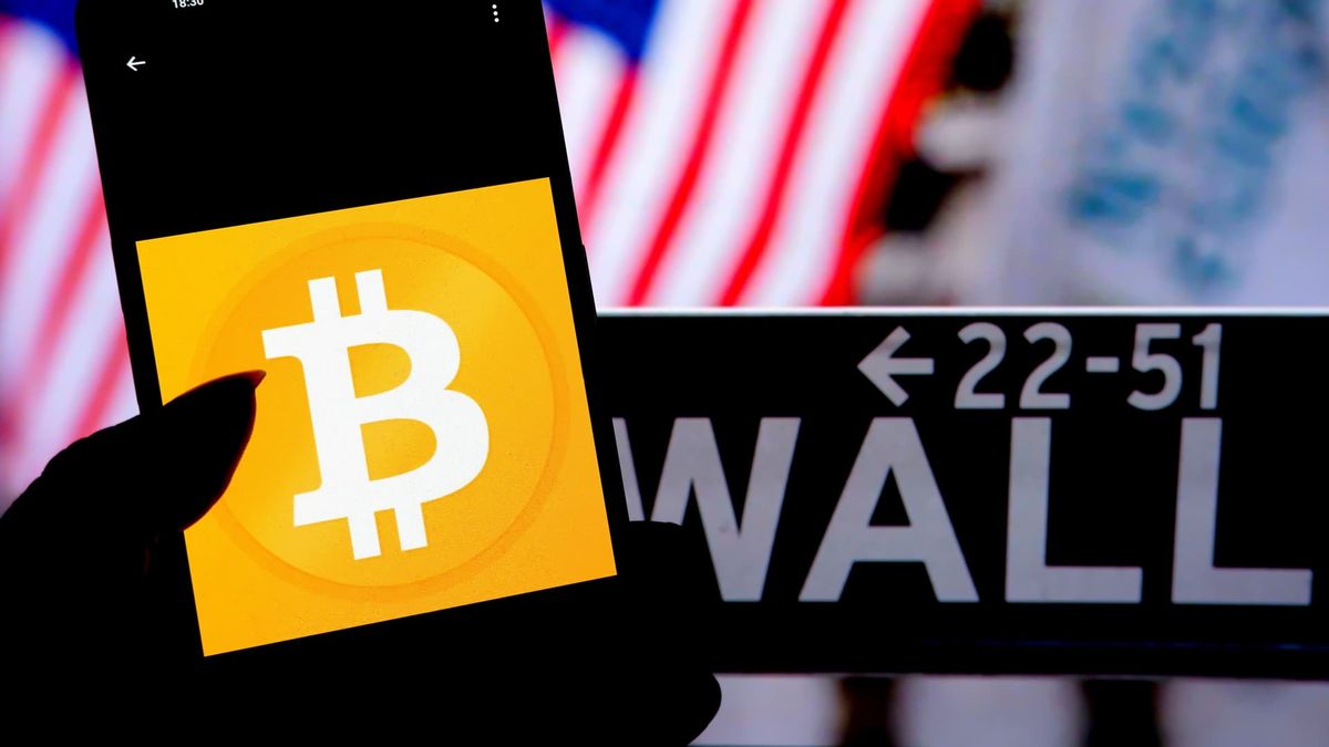 Bitcoin climbs above ,000 ahead of Fed rate decision