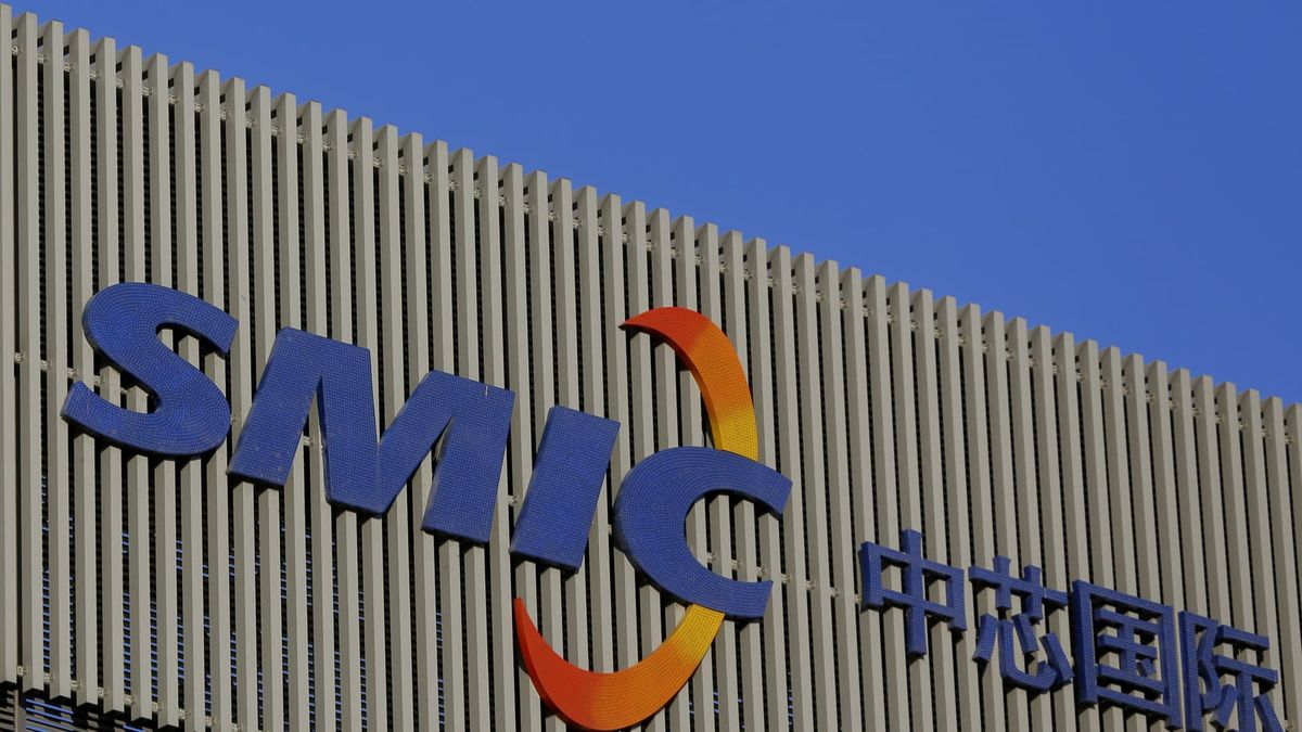 Shares in Chinese chipmaker SMIC drop nearly 7% after earnings miss