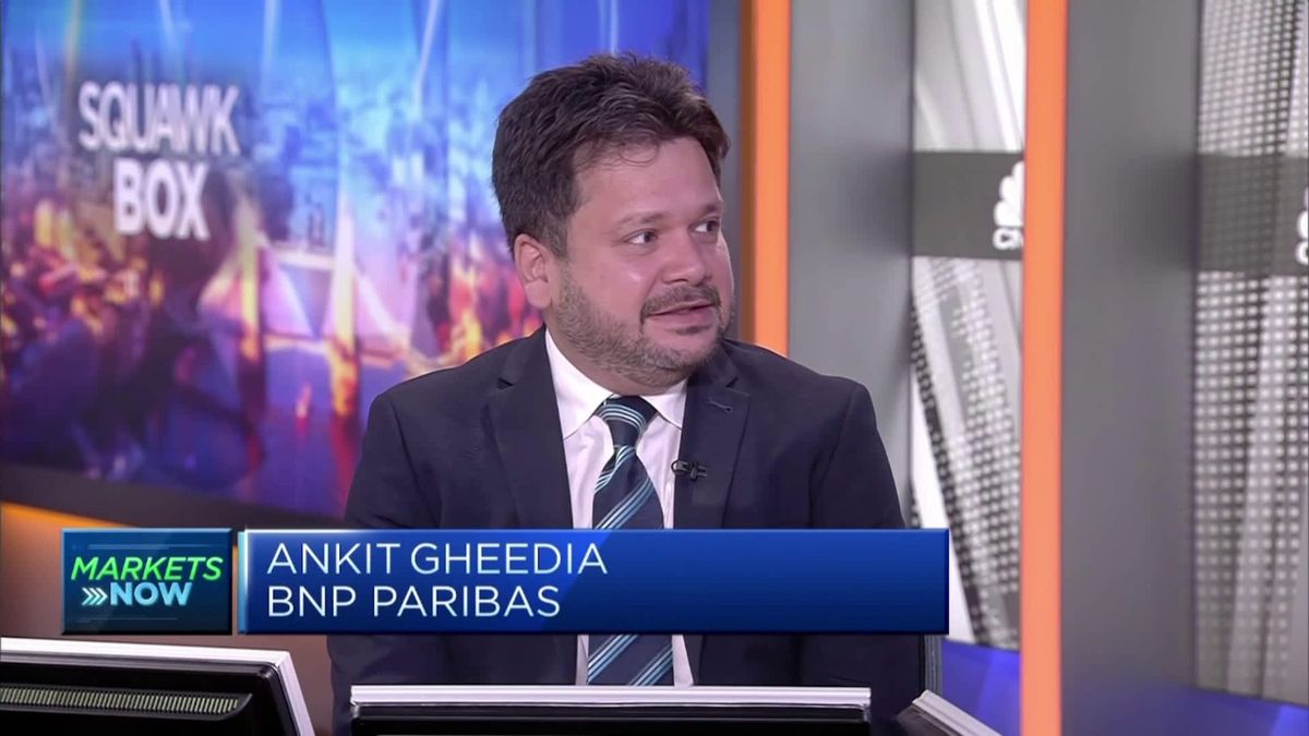 'Bonds are back' as markets enter a 'new paradigm,' says HSBC Asset Management 2 European markets could outperform U.S. in 2024, strategist says