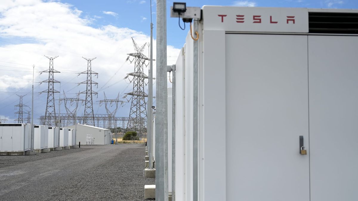 Tesla inks first deal to build China’s largest grid-scale battery power plant Tesla inks first deal to build China’s largest grid-scale battery power plant