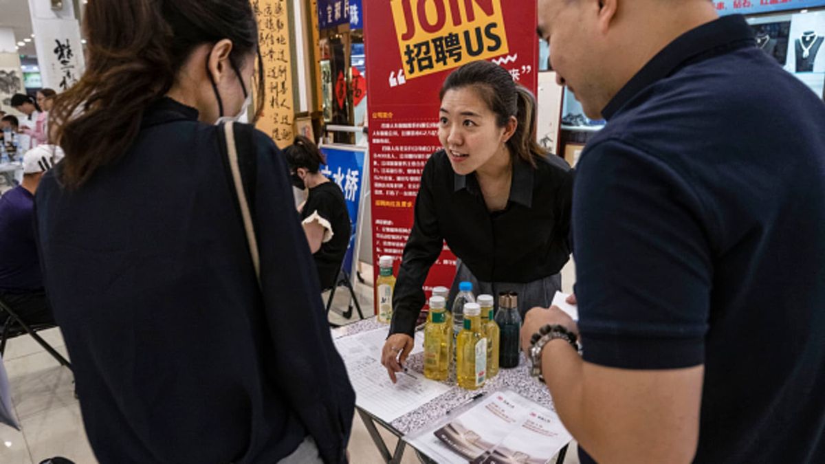 With record youth unemployment, China’s jobs market is getting tougher for new graduates to crack With record youth unemployment, China’s jobs market is getting tougher for new graduates to crack