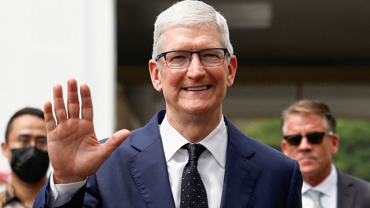 Apple announces largest-ever 0 billion share buyback as iPhone sales drop 10%