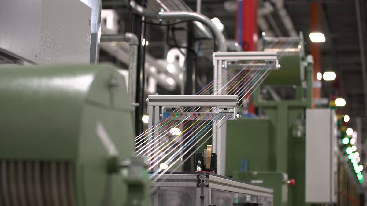 Corning shares pop 12% as AI boom drives stronger-than-expected demand for equipment 2 Why the U.S. is seeing a fiber optic boom