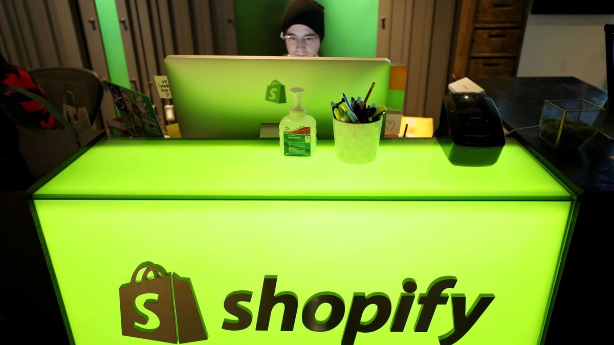 Shopify stock skyrockets 21% on revenue beat, rosy holiday forecast Shopify stock skyrockets 21% on revenue beat, rosy holiday forecast
