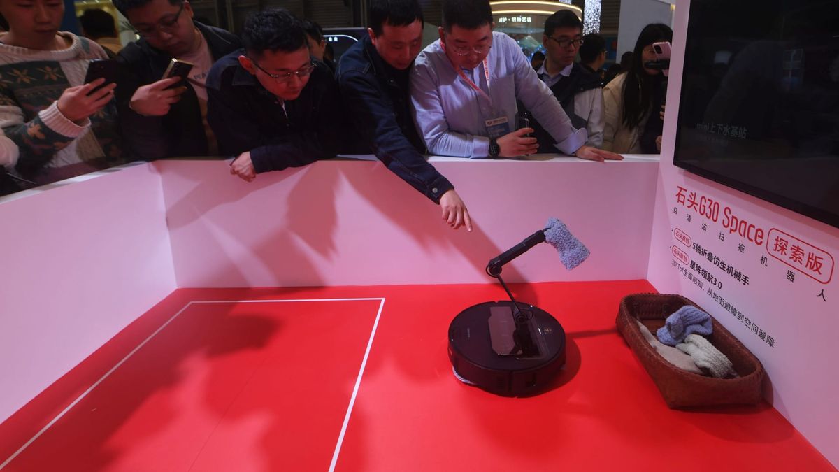 Household robots are about to get a big price cut — if China’s top ‘robovac’ player has its way