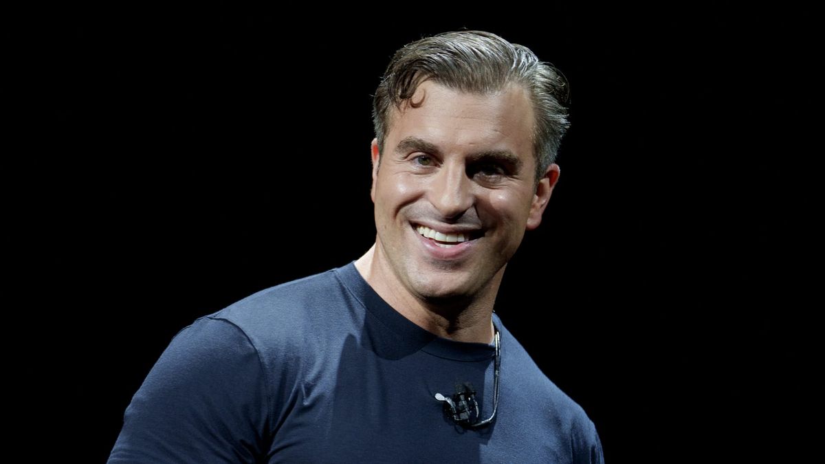Airbnb poaches former Meta GenAI leader to be new technology chief