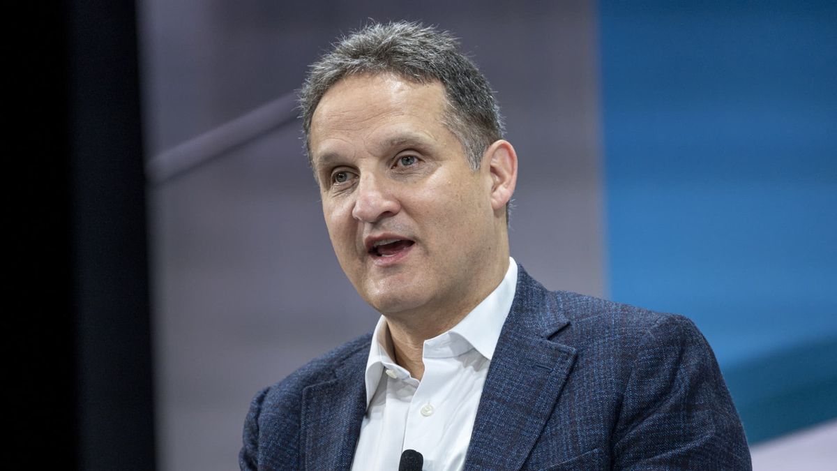 Amazon cloud revenue rises 12%, topping analysts’ estimates