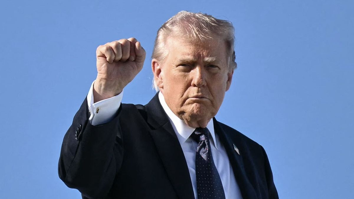 Trump sides with crypto firms in trillion-dollar battle with banks over stablecoin yield