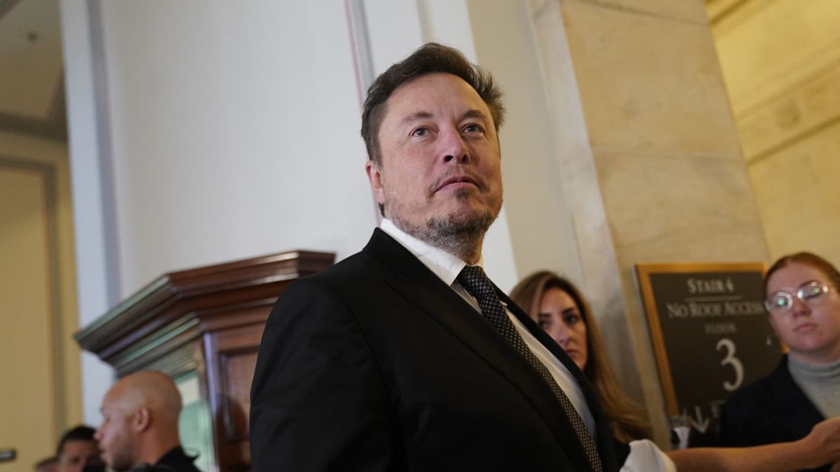 Senators ask Pentagon for answers on SpaceX’s Starlink service in Ukraine Senators ask Pentagon for answers on SpaceX’s Starlink service in Ukraine