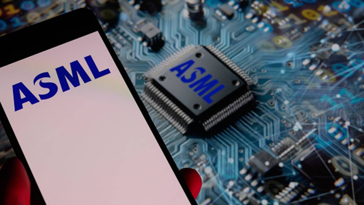 Chip company ASML shares plunge 16% after warning of weaker China sales in early release