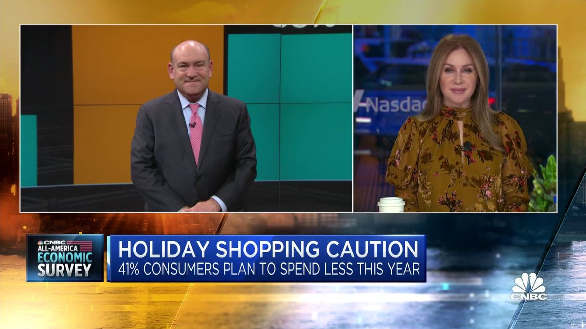 ‘There is a slowdown happening’ – Wells Fargo, BofA CEOs point to cooling consumer amid Fed hikes 2 U.S. consumers plan to spend less on holiday shopping, CNBC survey finds