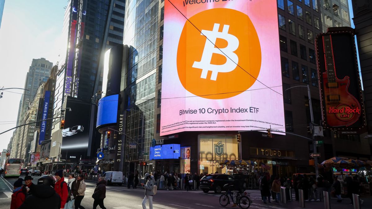 In bitcoin price plummet, ETF flows are down but aren’t signaling ‘crypto winter’ investor panic In bitcoin price plummet, ETF flows are down but aren’t signaling ‘crypto winter’ investor panic