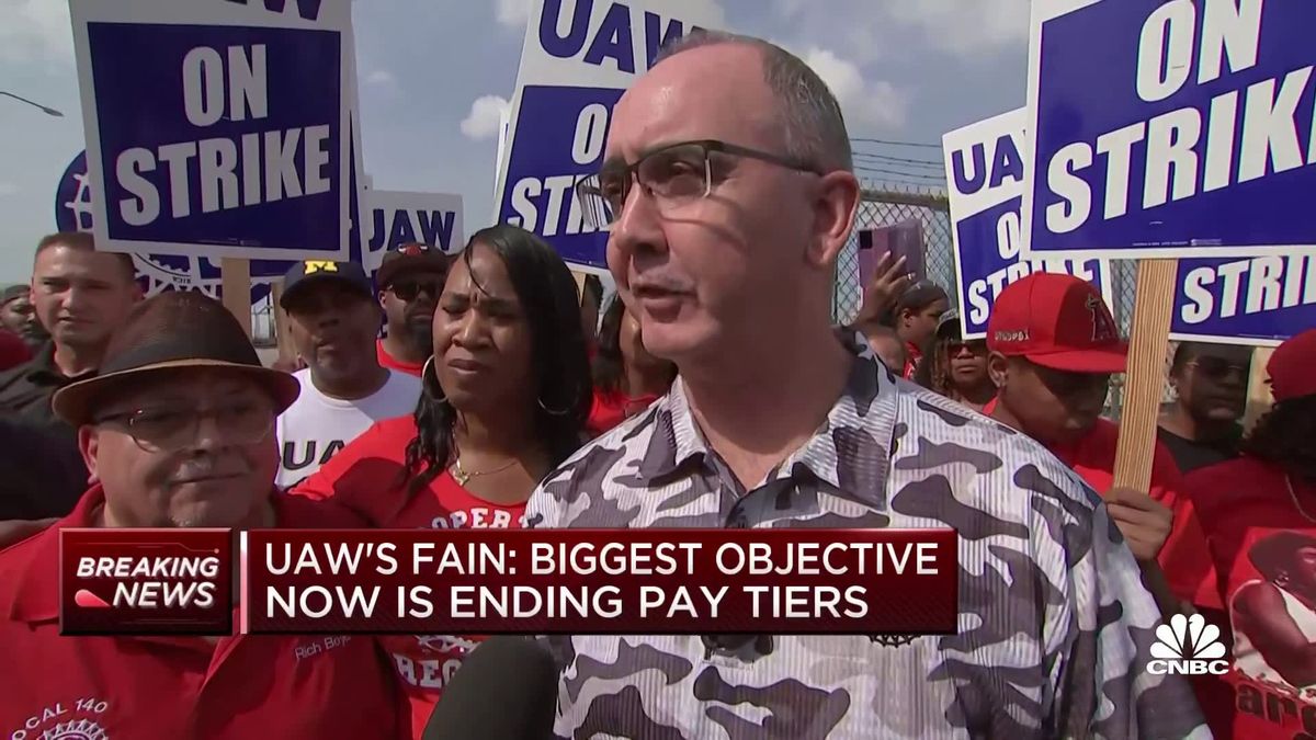 UAW strike: Biden, Trump seek blue-collar votes in swing state Michigan 1 UAW President Shawn Fain: GM, Stellantis made the decision for us to strike