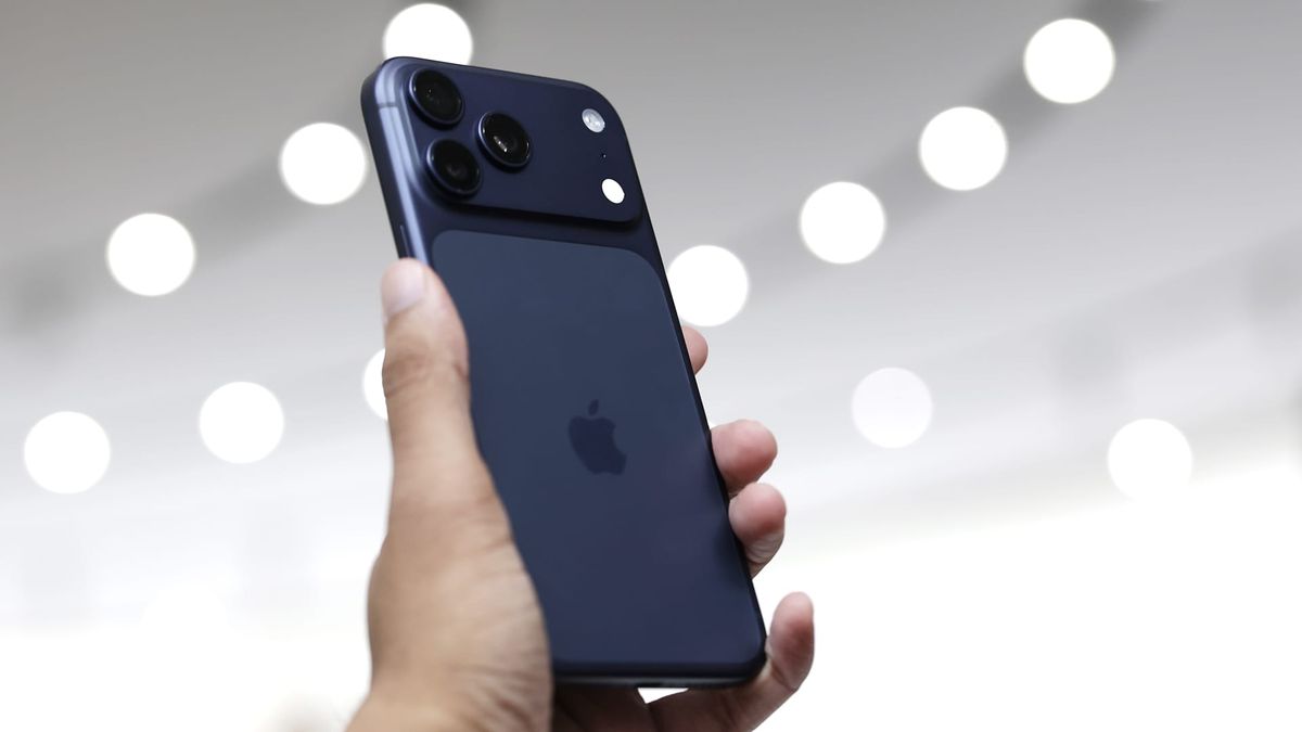 Apple stock rallies following strong iPhone 17 sales in U.S. and China Apple stock rallies following strong iPhone 17 sales in U.S. and China