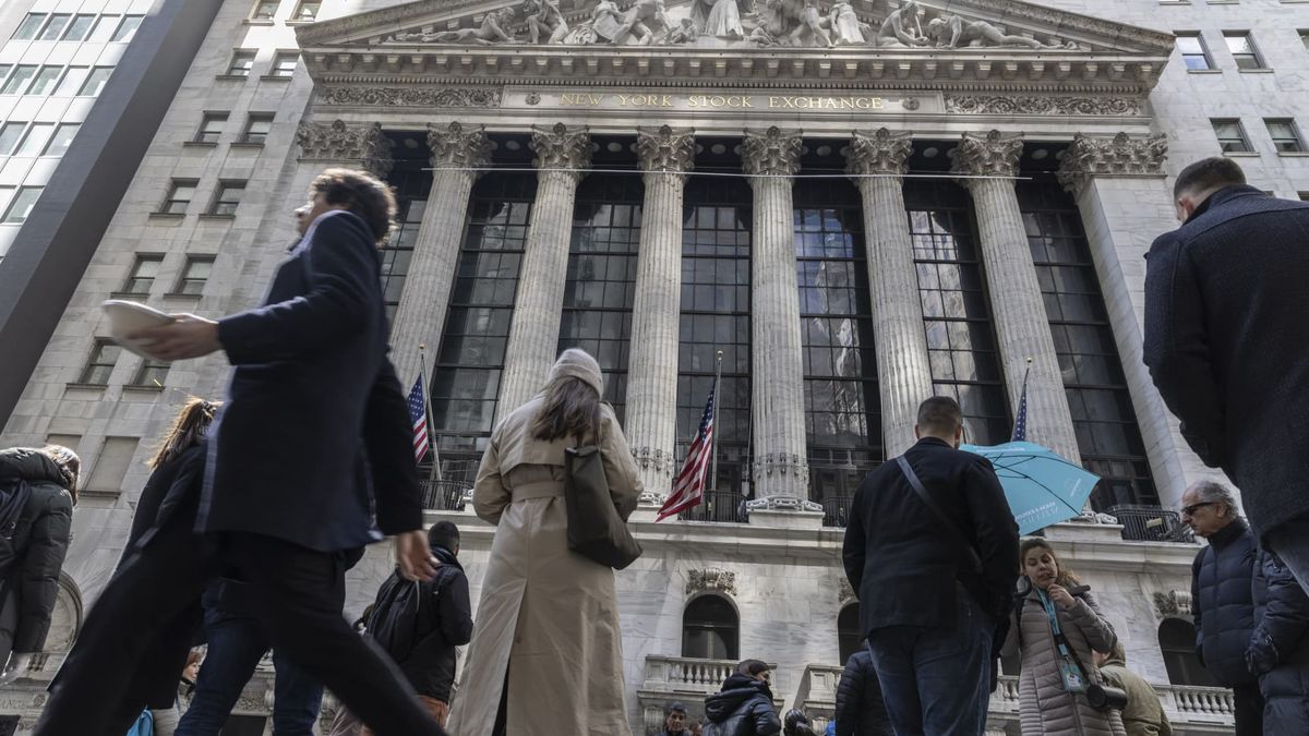 Stock trade settlement moves to single day as GameStop mania underscores need for faster transactions Stock trade settlement moves to single day as GameStop mania underscores need for faster transactions