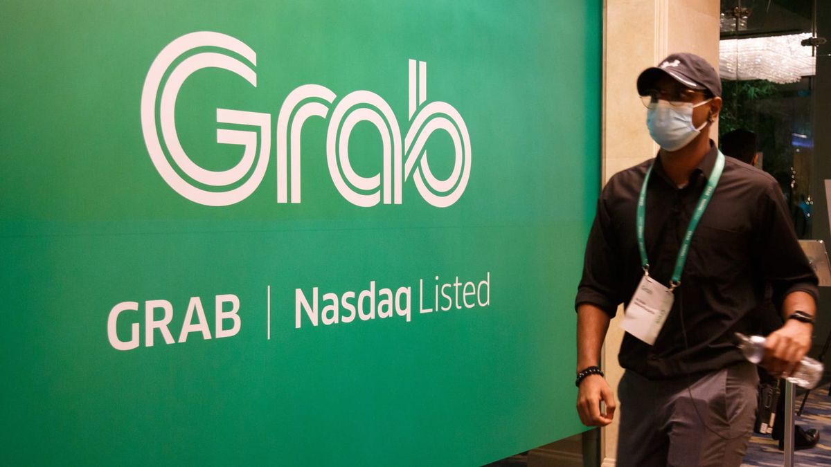 Ride-hailing giant Grab posts first profitable quarter, announces 0 million share buyback Ride-hailing giant Grab posts first profitable quarter, announces 0 million share buyback