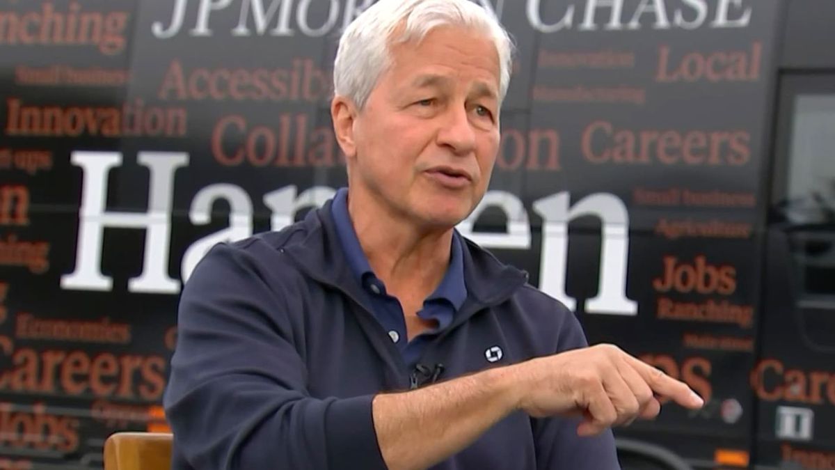 JPMorgan Chase stock slips after bank says CEO Jamie Dimon is selling 1 million shares JPMorgan Chase stock slips after bank says CEO Jamie Dimon is selling 1 million shares