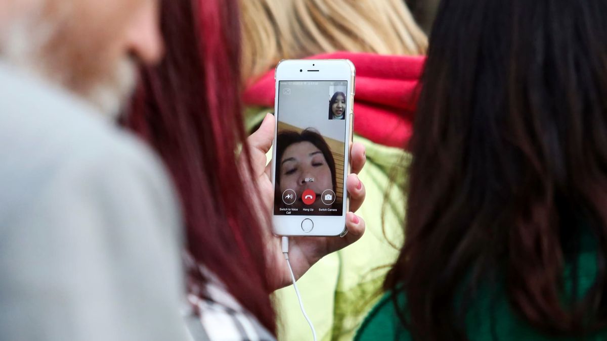 Apple’s latest iPhone software lets you leave a FaceTime video voicemail. Here’s how to do it