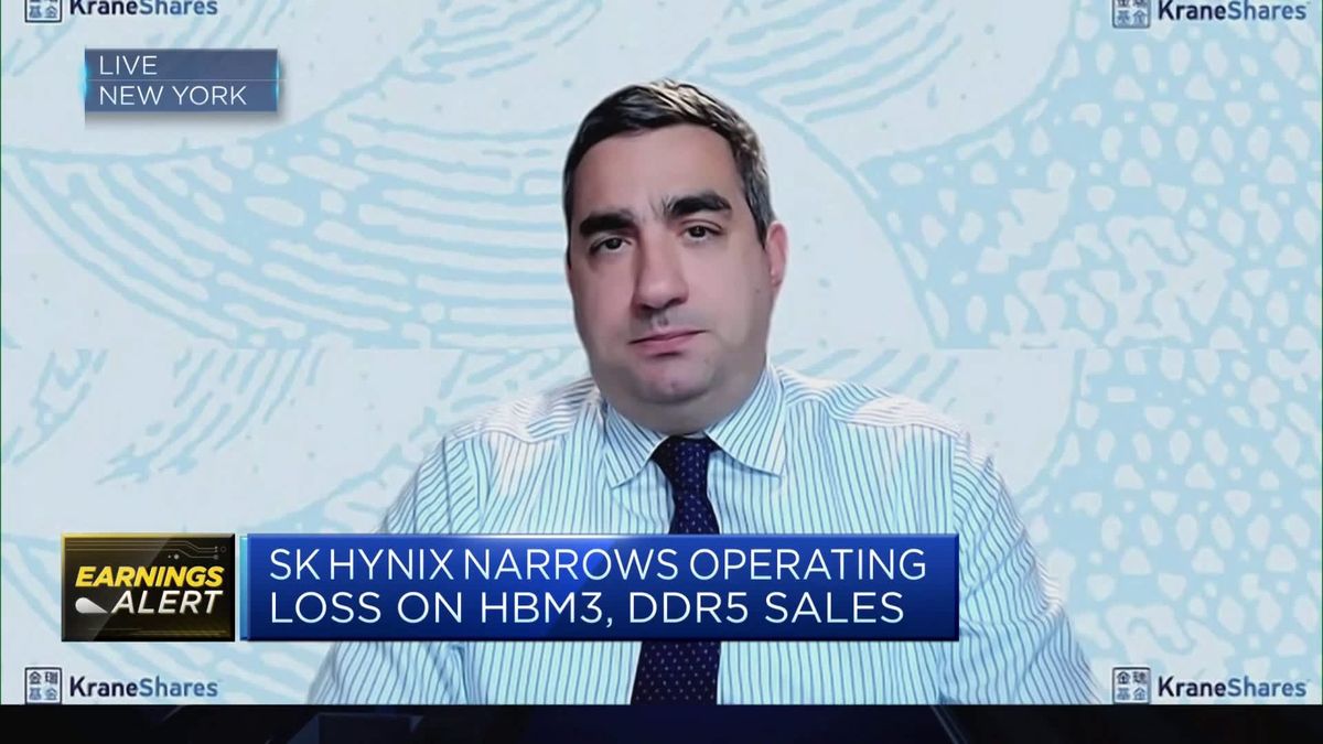 SK Hynix posts narrower second-quarter loss amid robust AI demand, sees chip recovery 1 SK Hynix will benefit from growing demand for A.I.-related semiconductors, strategist says