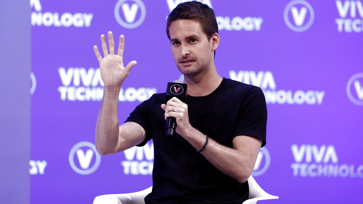 Snap plunges 30% on revenue miss and light guidance, as company says Middle East war creates ‘headwind’