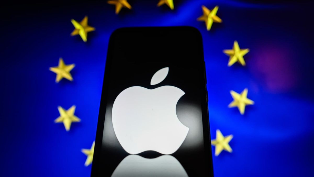 European Union regulators accuse Apple of breaching the bloc’s tech rules European Union regulators accuse Apple of breaching the bloc’s tech rules